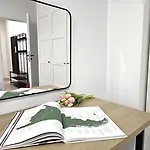 Urban Apartments Premium No 12A - Free Parking *